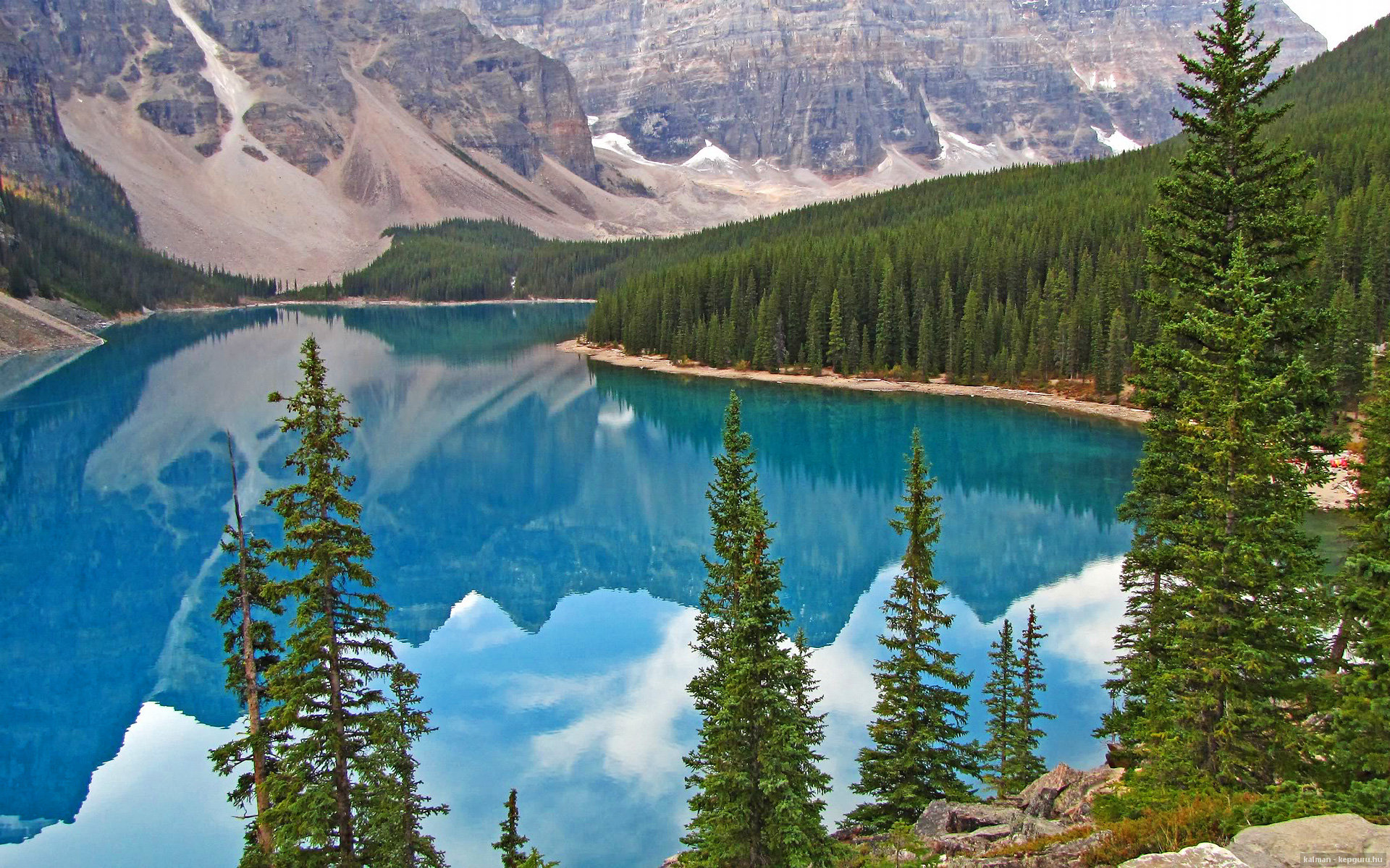 爱游戏-欧冠周边：球迷自制文化与创意应援，欧冠宣传