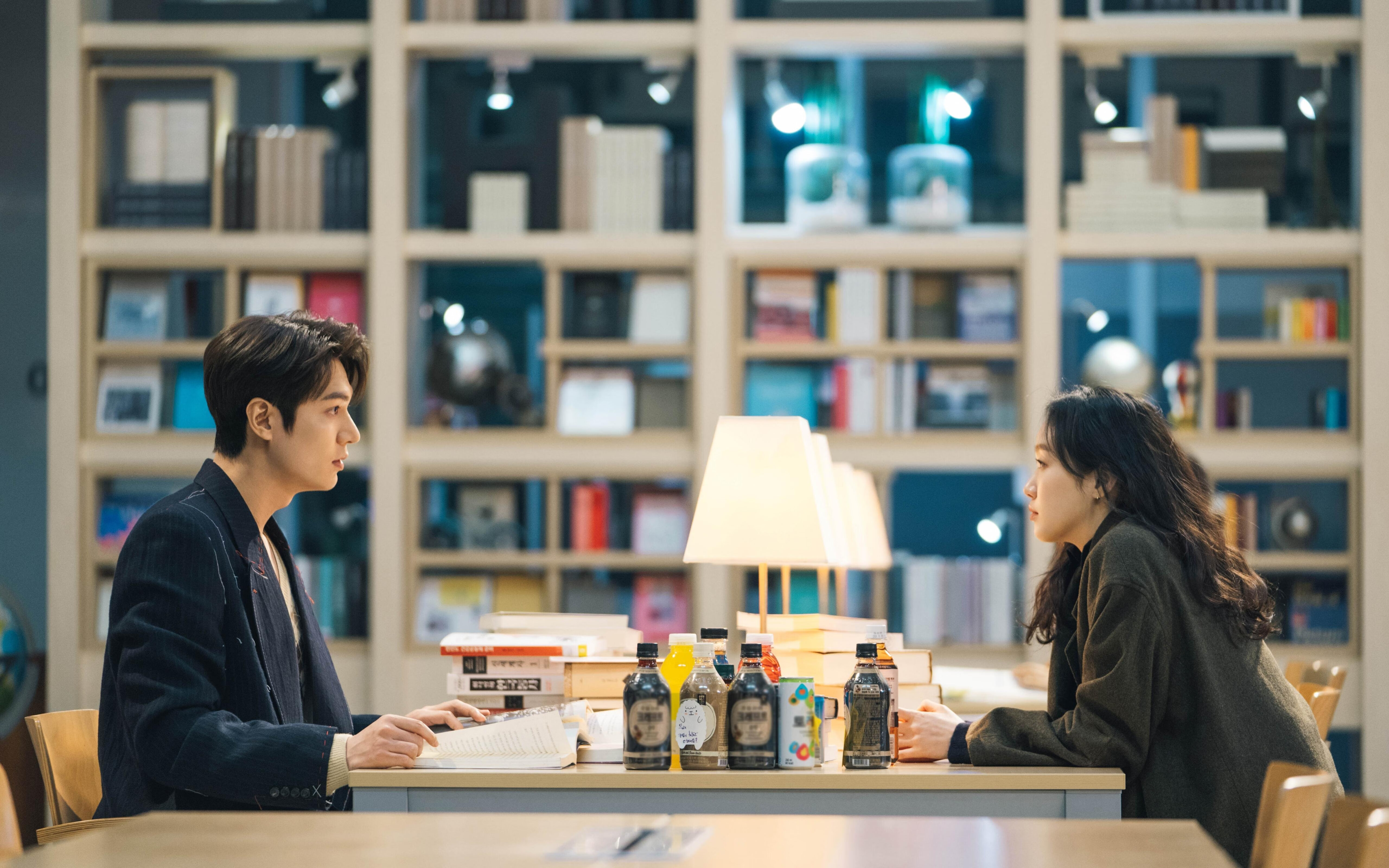 欧冠周边:球迷自制文化与创意应援,欧冠宣传