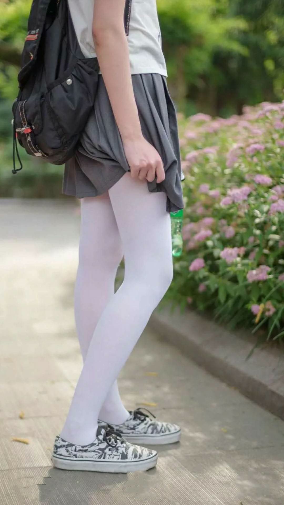 爱游戏体育app-江苏男篮齐心协力，步步为营向前推进